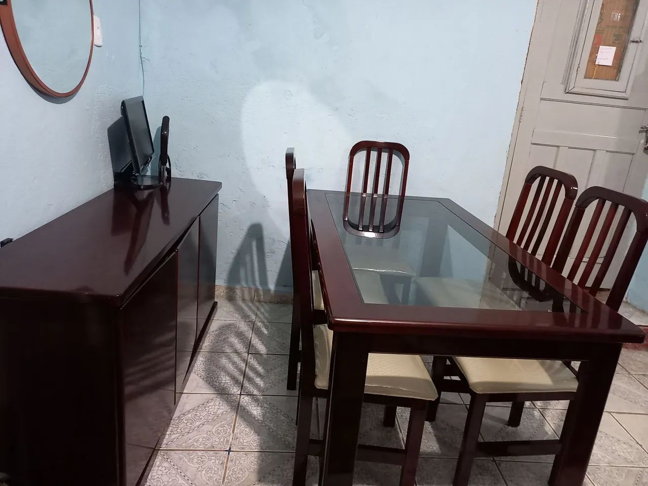 Mesa 1,80 com tampu de vidro com 6 cadeiras - Foto 3