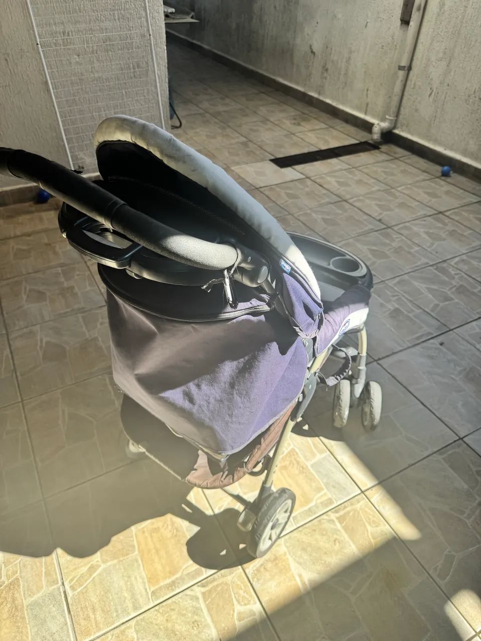 Carrinho de bebê com bebê conforto - Chicco - Foto 2