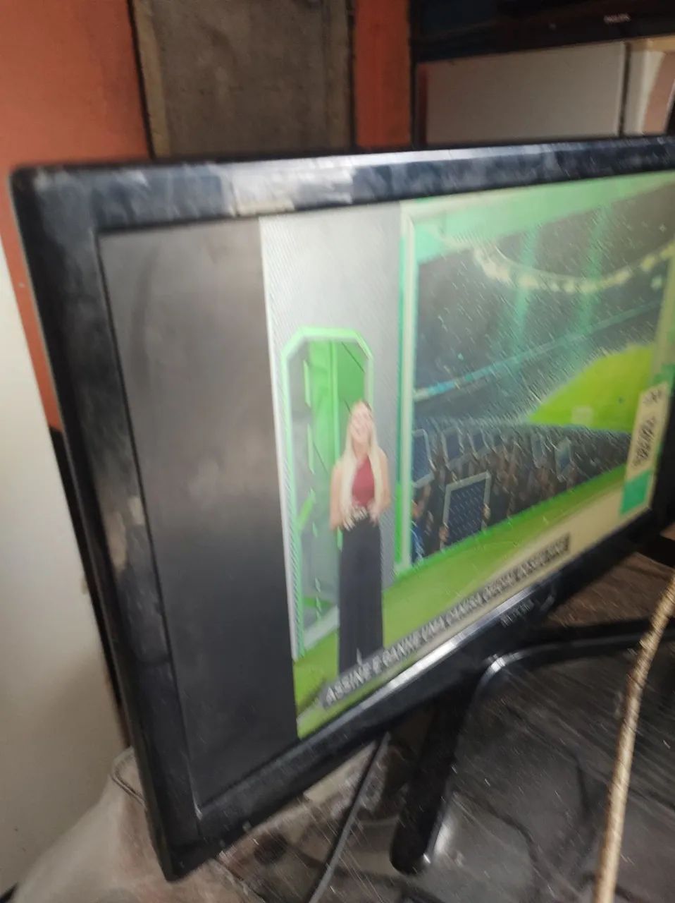 Monitor 22 polegadas HDMI auto falante perfeito  - Foto 4