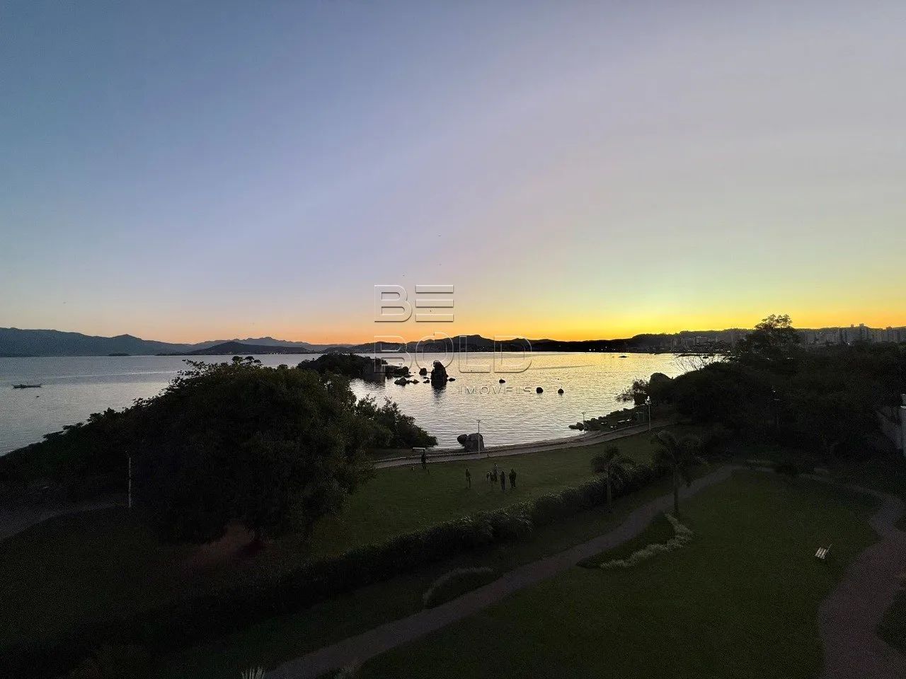 Apartamento frente mar com 5 dormitórios no Abraão - Foto 3