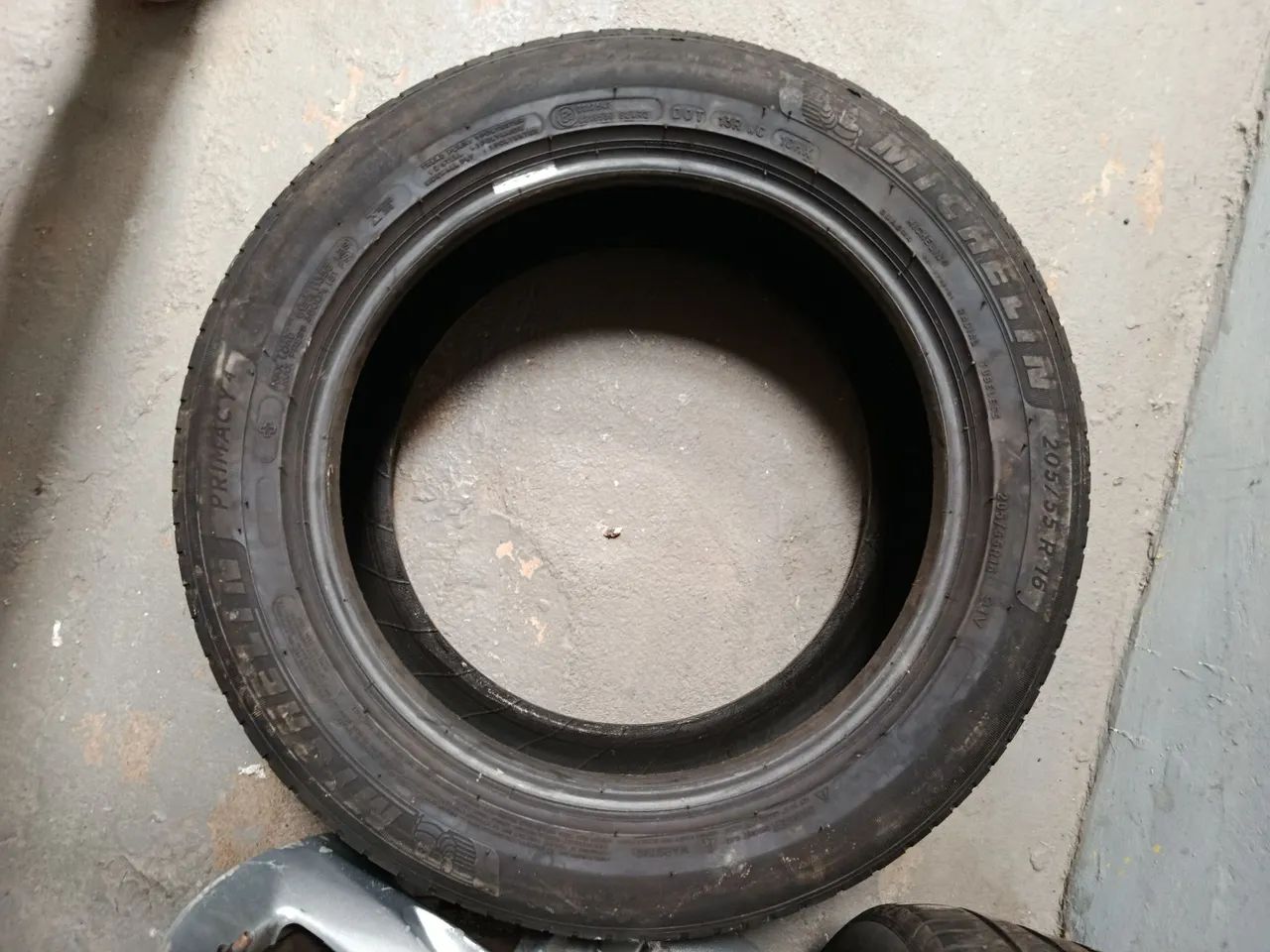 Roda e 2 pneus  - Foto 2
