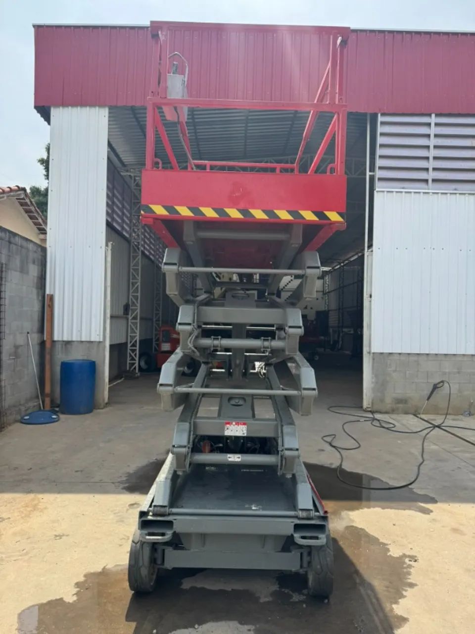 Plataforma Tesoura Pantografica Eletrica - SKYJACK SJIII 4632 - ano 2014 - Foto 2