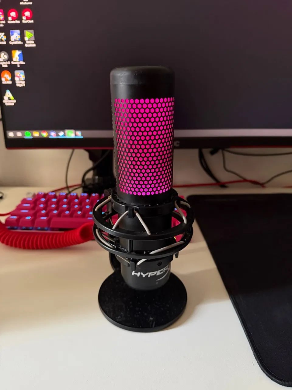 Microfone gamer Quadcast S da hyperx 