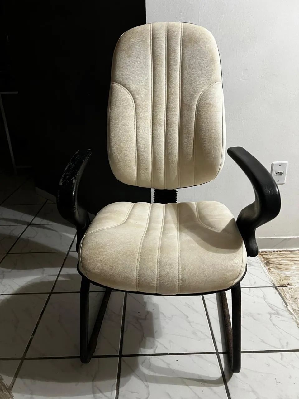 Cadeira pé e mão fixo - Foto 4