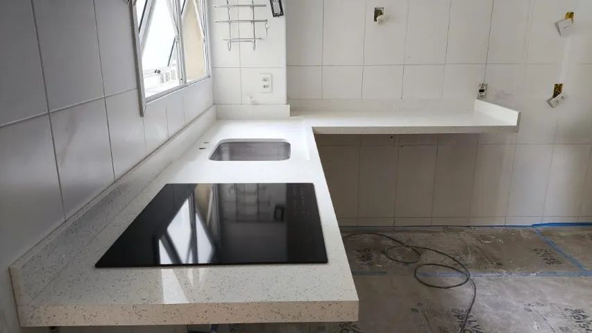 PIA COM BANCADA PLANEJADA - MARMORE BRANCO  - Foto 2