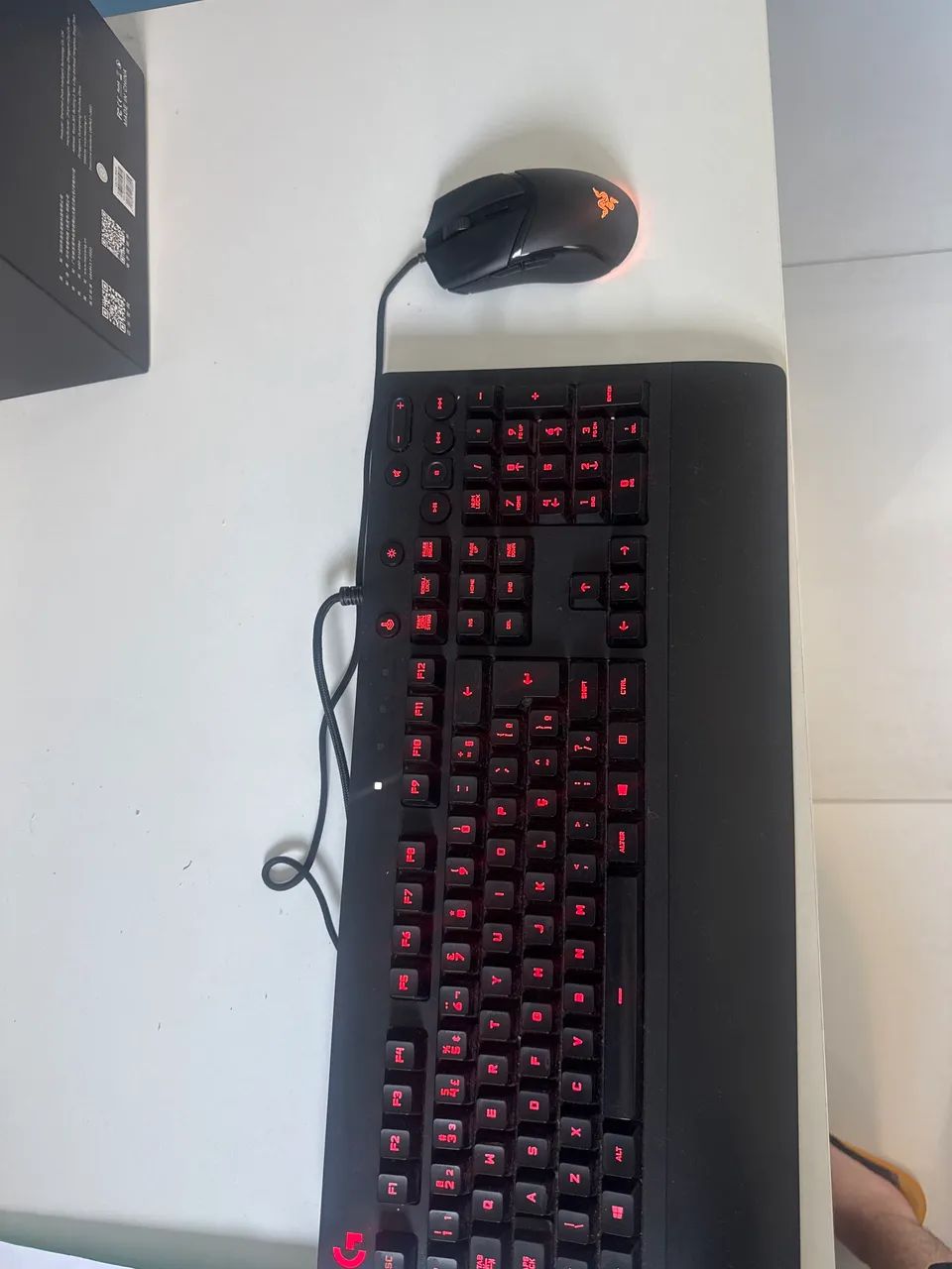 Teclado Logitech G213 + Mouse Razer Cobra