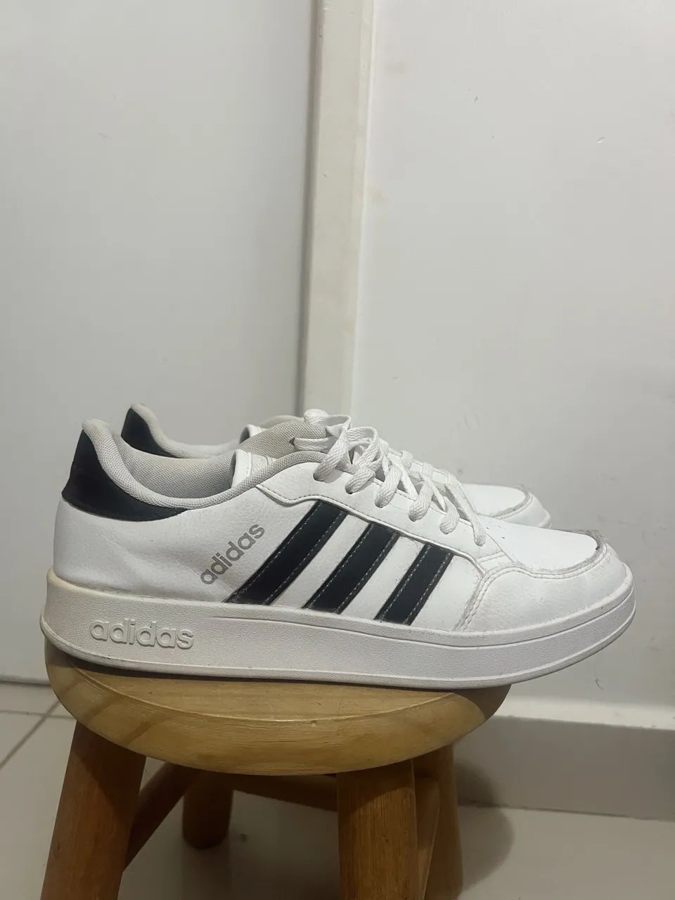 Tênis Breaknet Adidas - Branco + Preto  - Foto 4