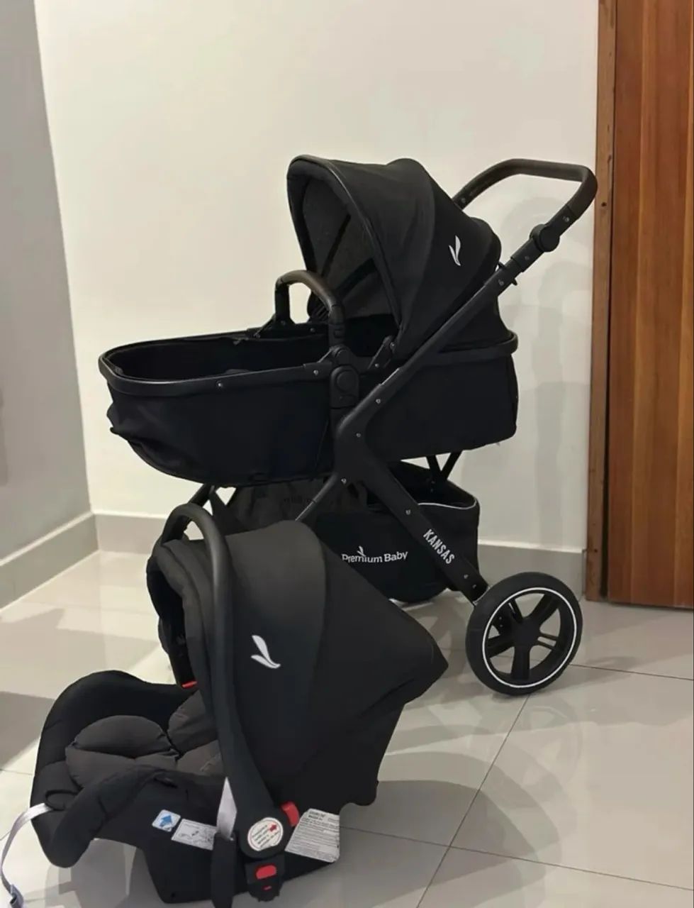 Carrinho de Bebe Compacto com Bebê Conforto