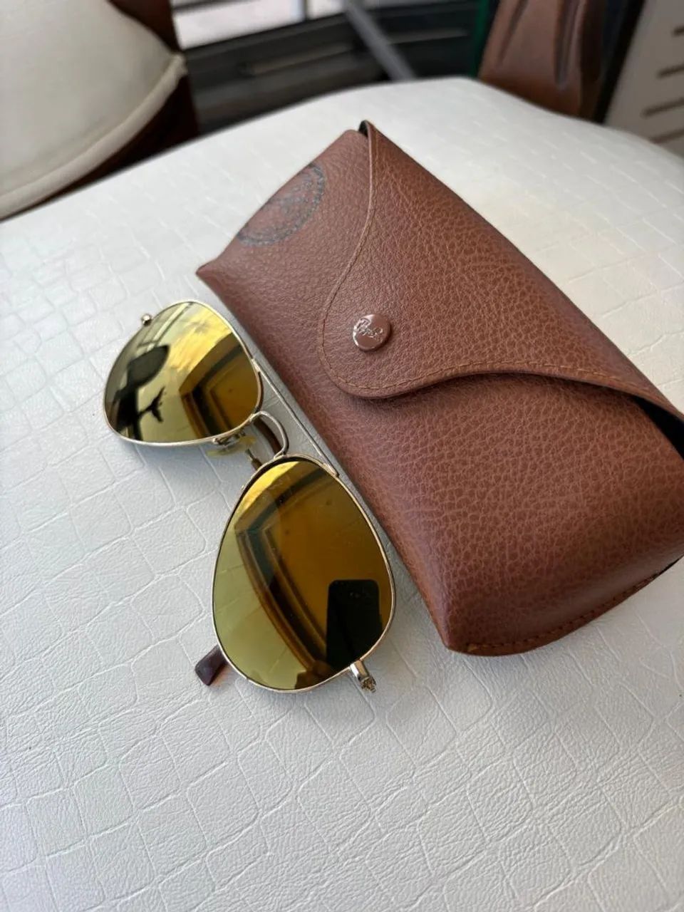 Óculos Rayban lente espelhada dourada - Foto 2