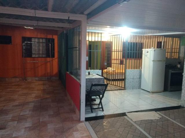 Casa QR 518 Santa Maria, 2 qts, cerâmica, forrada em pvc, churrasqueira, floreira! - Foto 14
