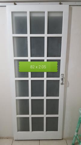 Porta correr colonial com vidro jateado