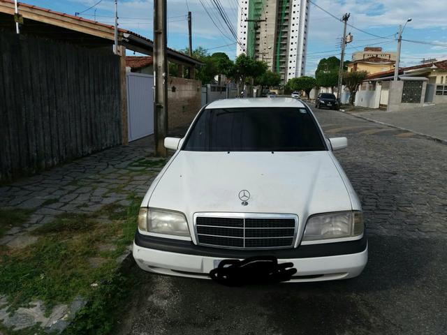Vendo uma Mercedes c180 sedã ano 1996