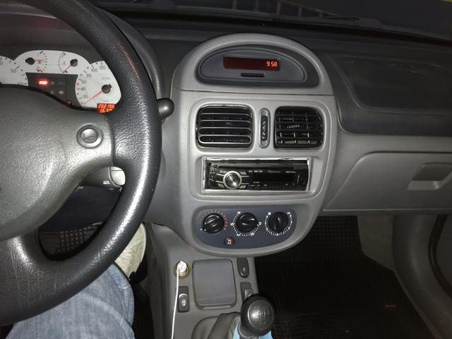 Clio Sedan 1.0 RT 2001 completo - Foto 3