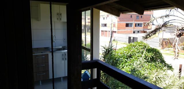 Aluga-se quarto c/ cozinha Torres RS - Foto 3