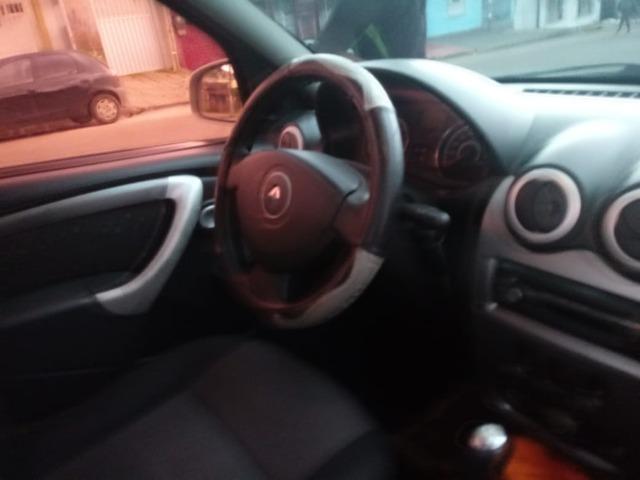 Renault Logan ano 2010. 1.0 expression - Foto 3