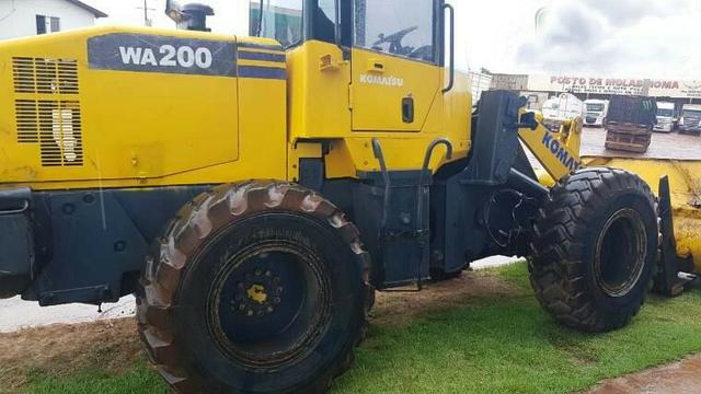 Pá carregadeira komatsu WA 220 - Foto 2