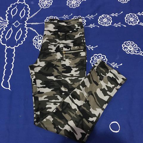 Calça camuflada tamanho M