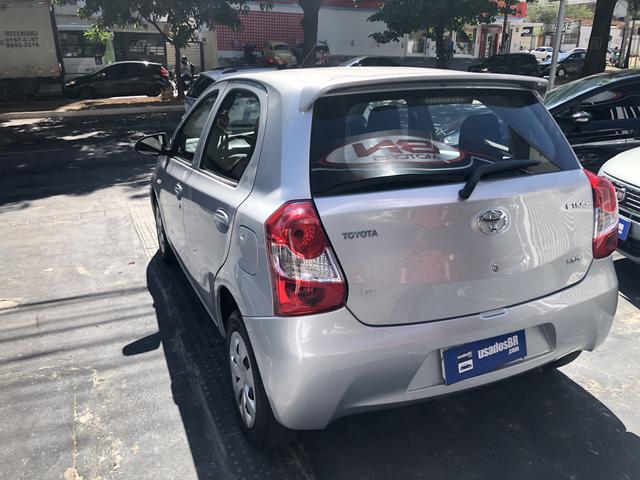 Toyota Etios 1.3 X Prata 2016 - Foto 11