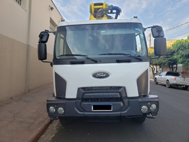 CAMINHÃO FORD CARGO 2629 2013 COM BOMBA DE LANÇA ZOOMLION 33 METROS