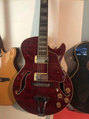 Guitarra Semi-Acústica Ibanez AG-85-TRD, em excepcional estado.