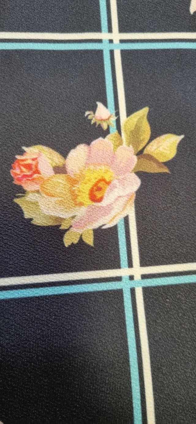 Vestido floral azul marinho - Foto 3