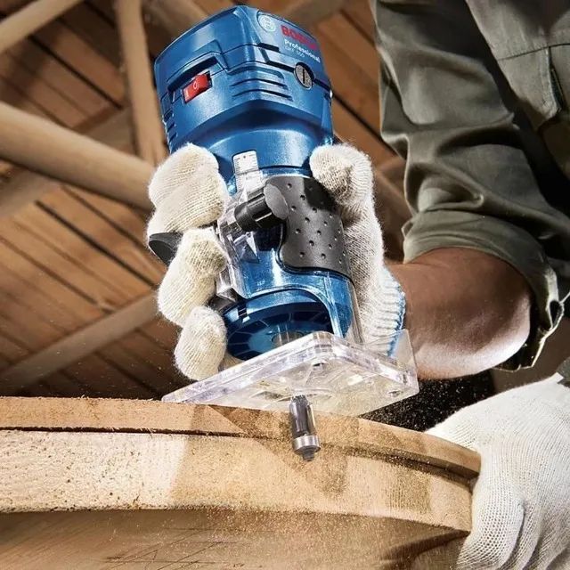 Tupia Profissional Bosch 550W 220V GKF550 - Foto 4