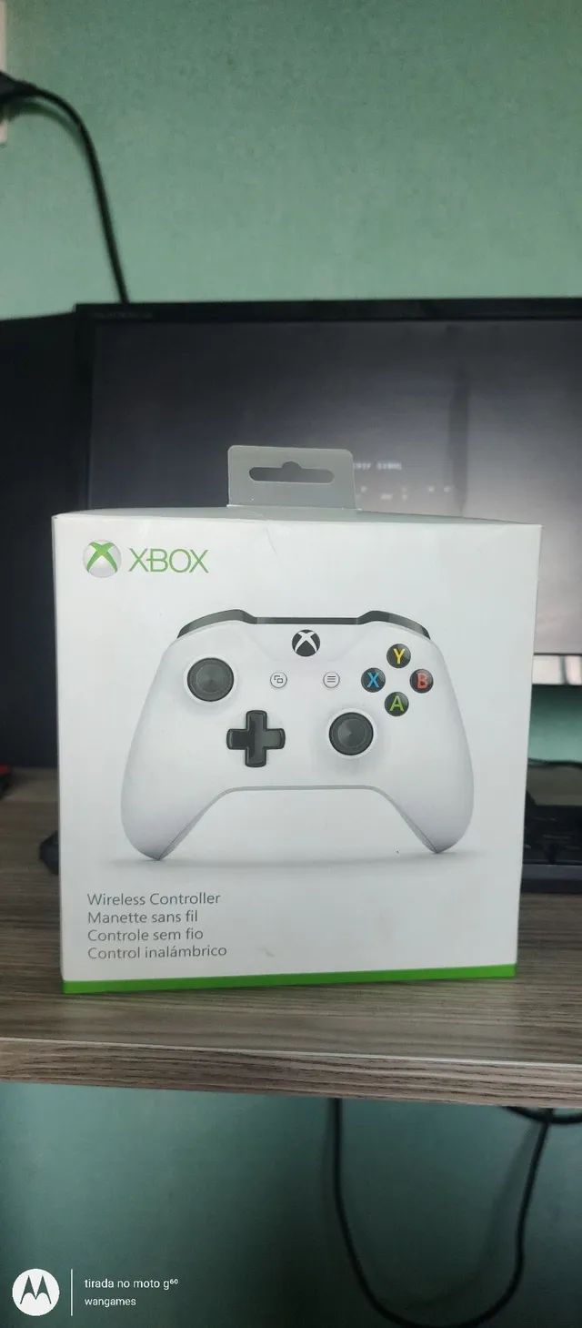 Controle do Xbox on s na caixa praticamente como novo 