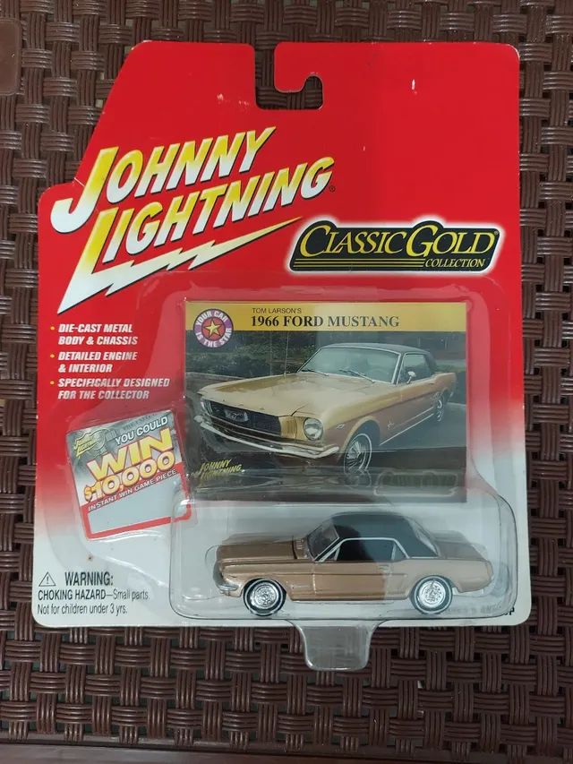 4 Miniaturas 1:64 Johnny lightning coleção Classic Gold - Foto 3