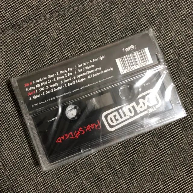 Lote 2 Fitas K7 Exploited - Punks Not Dead + Troops / Novas Lacradas Punk Rock - Foto 3
