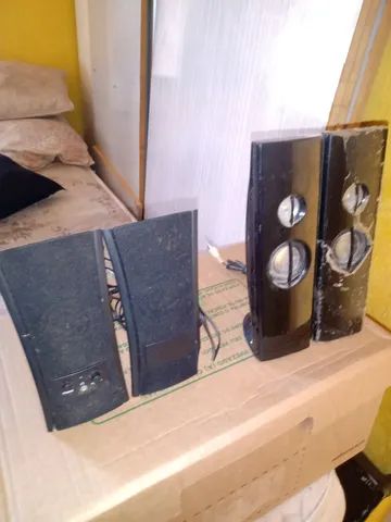 Vende-se dois pares de caixinhas para computador 