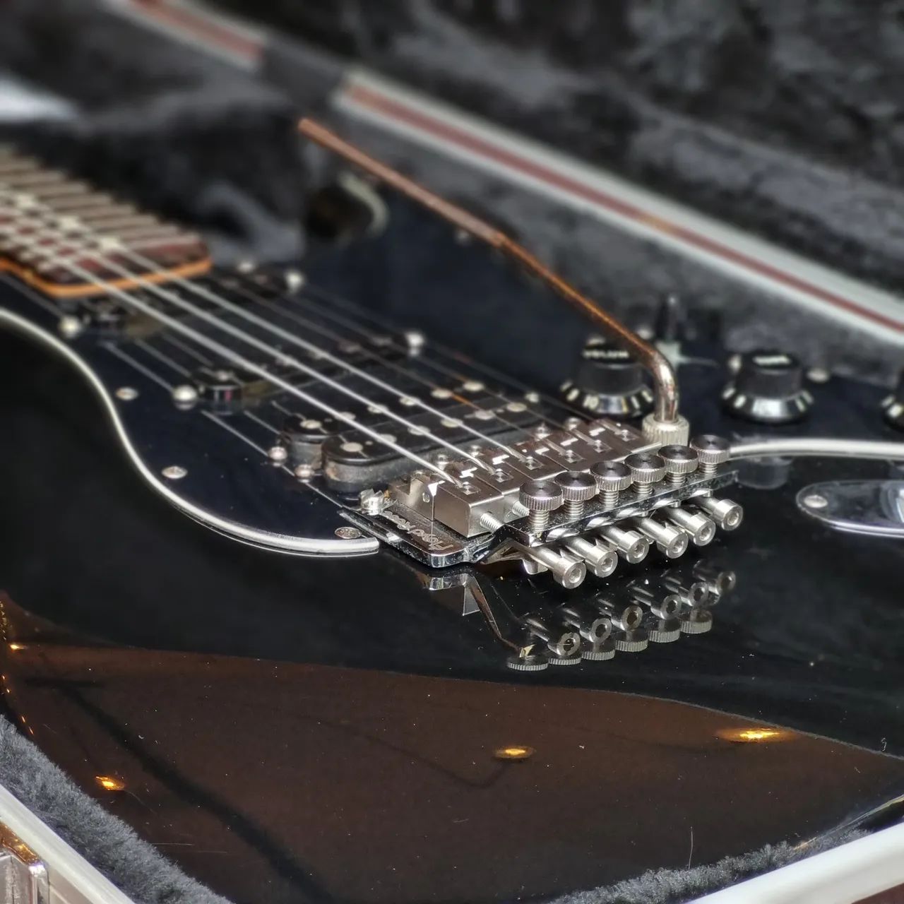Guitarra Fender Stratocaster Deluxe México Floyd Rose + Case Gator - Foto 3