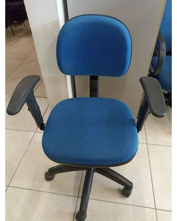 Cadeira de Escritório com Rodinhas e Apoio de Braços Azul Ótimo Estado por apenas 199,00