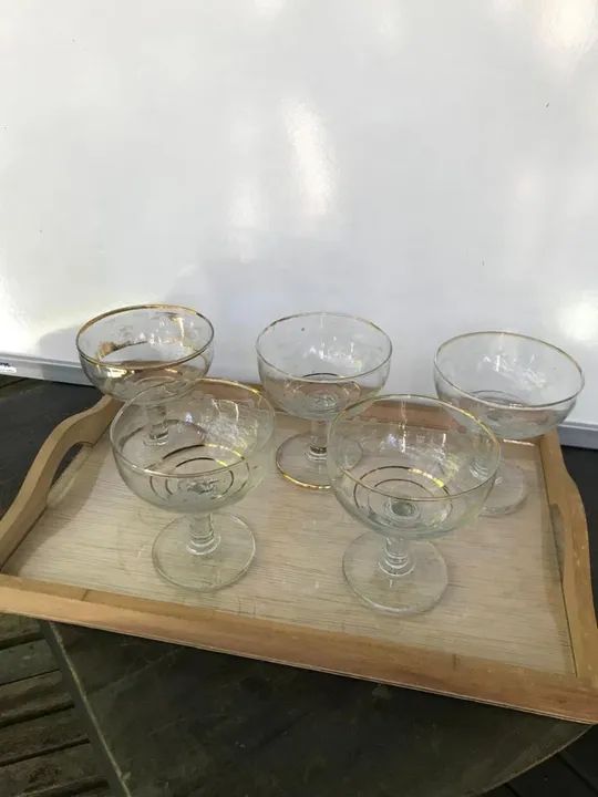 Taças antigas de cristal para champanhe ou sobremesa