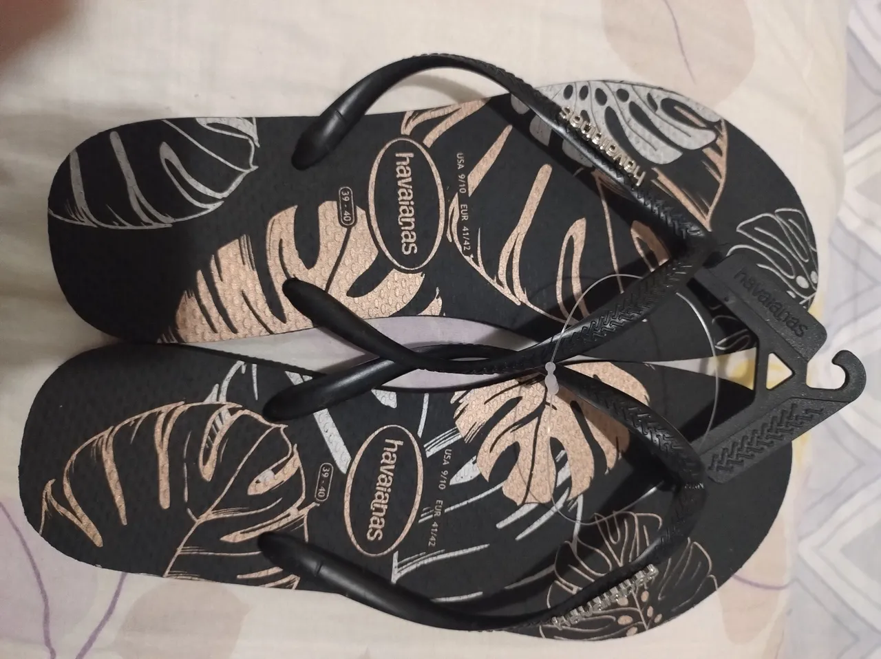 Vendo Havaiana preto 39/40 Novo<br>Valor negociável<br>Dependendo faço entrega