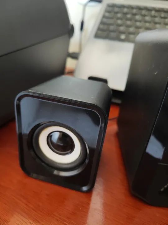 Caixinha de som para PC Usada em ótimo estado para PC, facil de usar só conectar - Foto 3