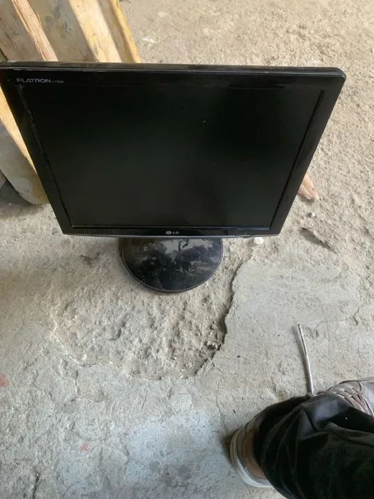 Monitor LG Flatron L1755S-PF defeito para peças 
