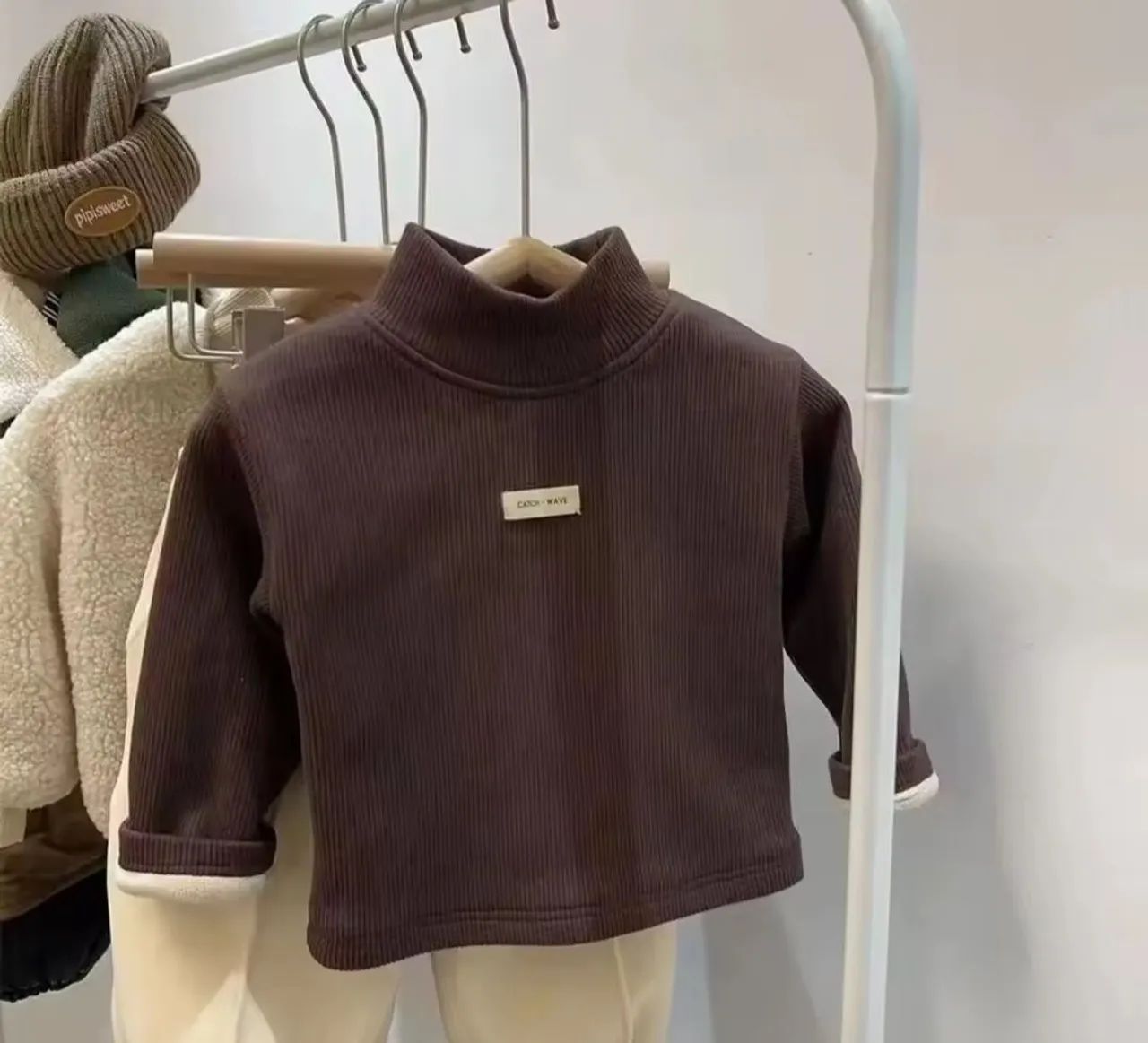 Blusa Infantil de Gola Alta Forrada (4 à 6 anos) Marrom NOVA - Foto 3