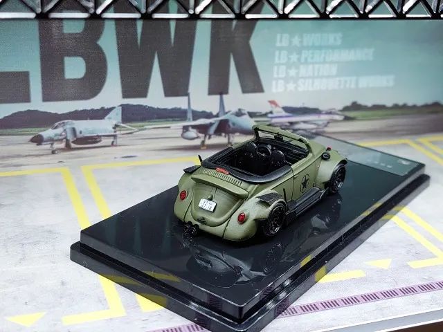 VW Fusca "RWB" 1/64 verde militar - Foto 4
