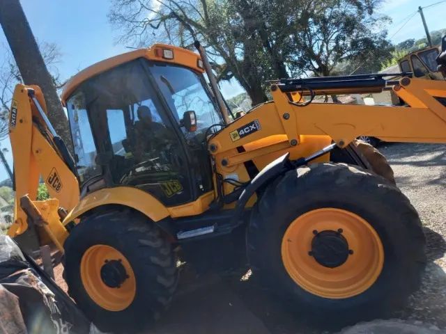 RETROESCAVADEIRA JCB 4CX TURBO ANO 2012