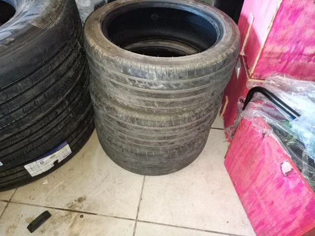Vendo três Pneu 225/45 roda18