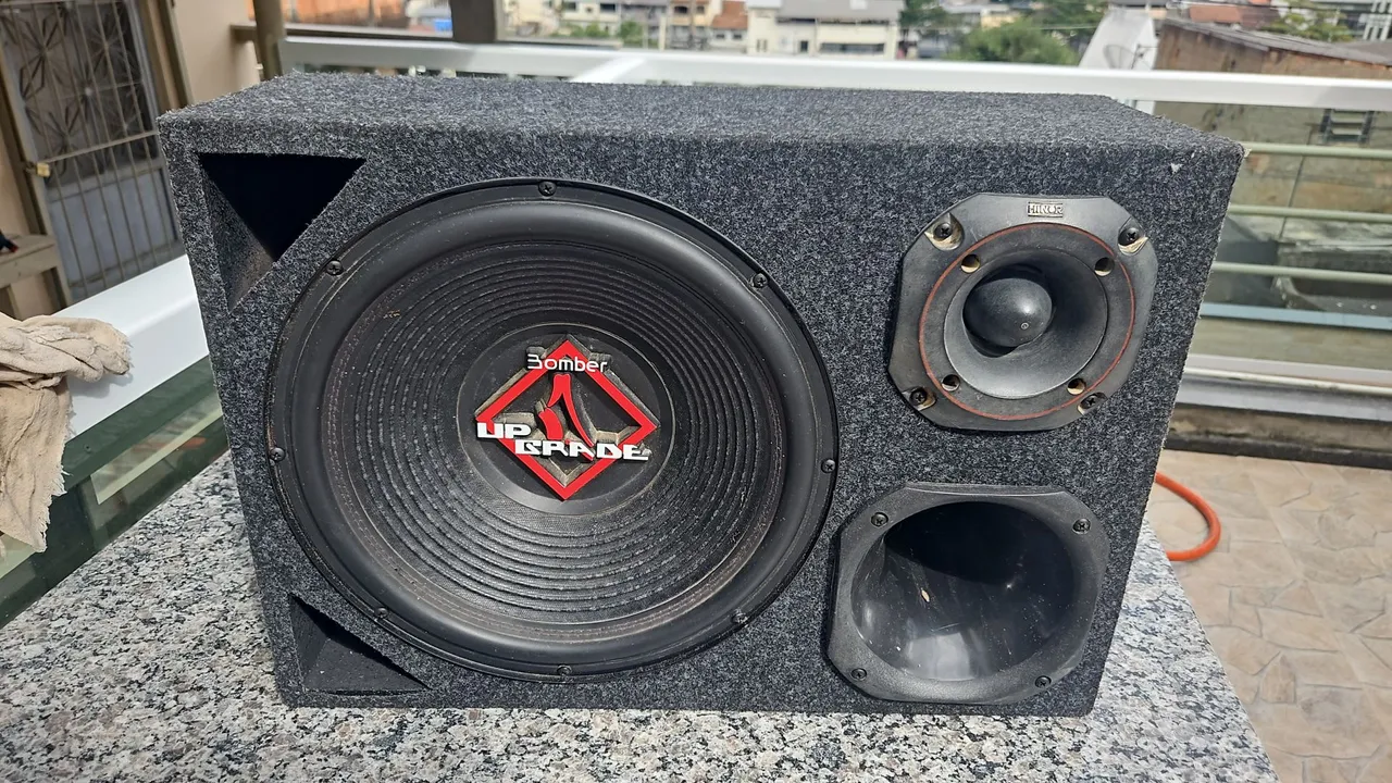 Caixa de som automotivo Bomber Upgrade