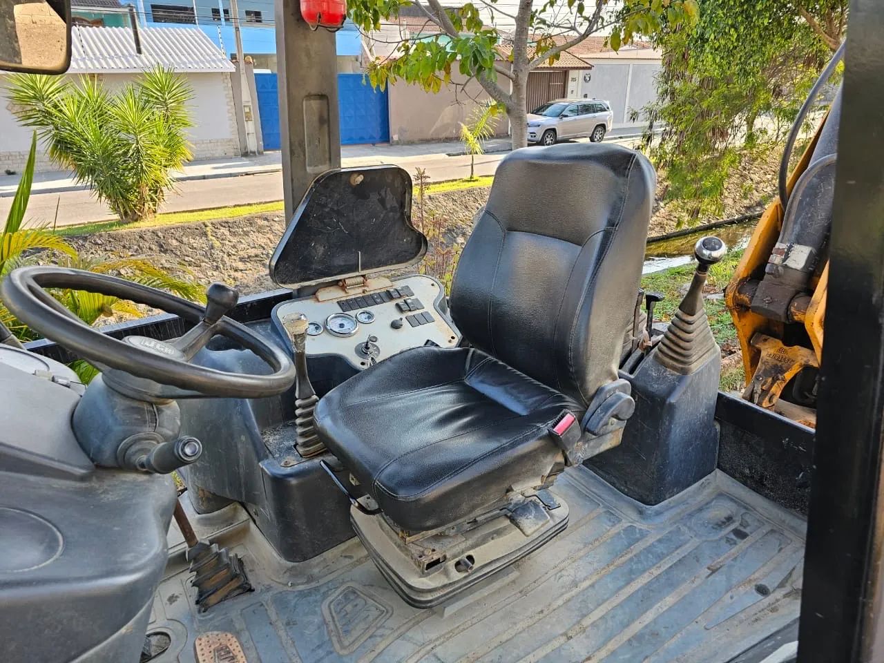 Retroescavadeira JCB 4X4 2010  - Foto 4