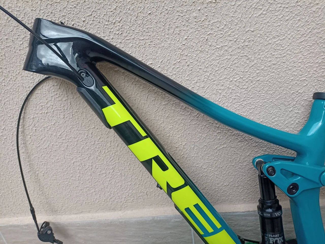 Somente o  Quadro Trek Top Fuell 9.8 Carbono tamanho 15 Small - Foto 3