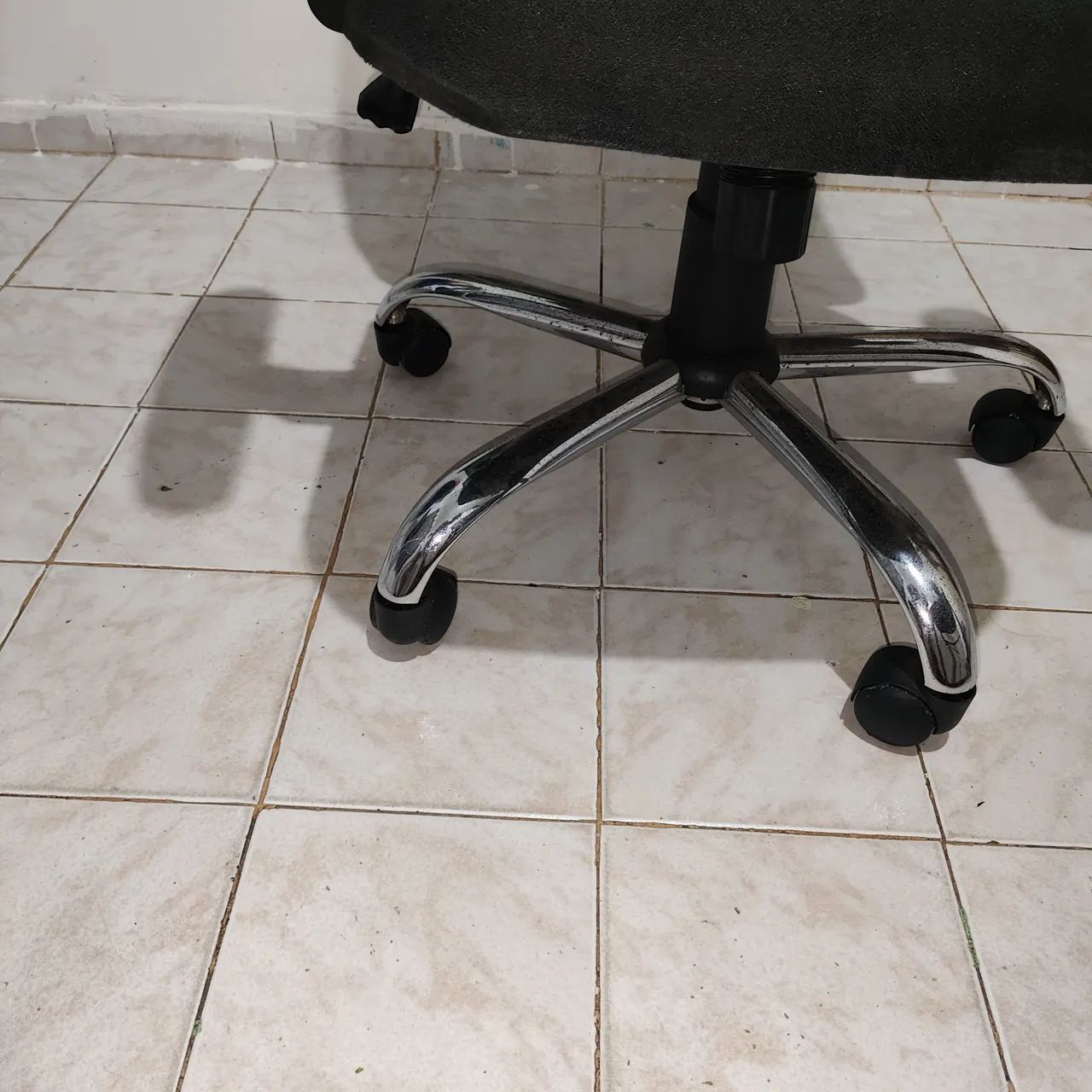 Cadeira de Escritório Ergonômica com Rodinhas - Foto 3