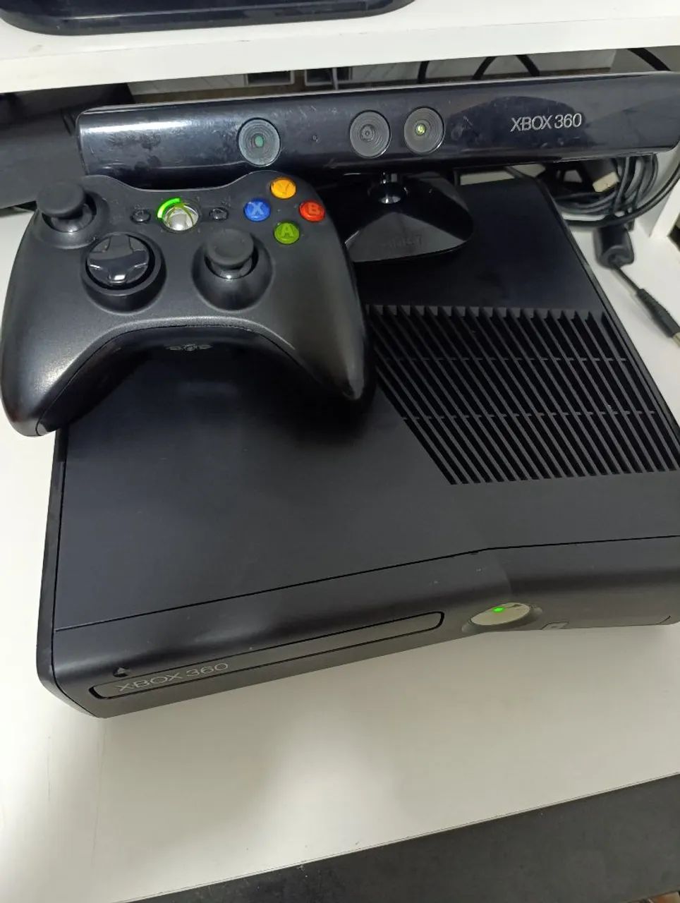 Xbox 360 com Kinect e controle vários jogos 
