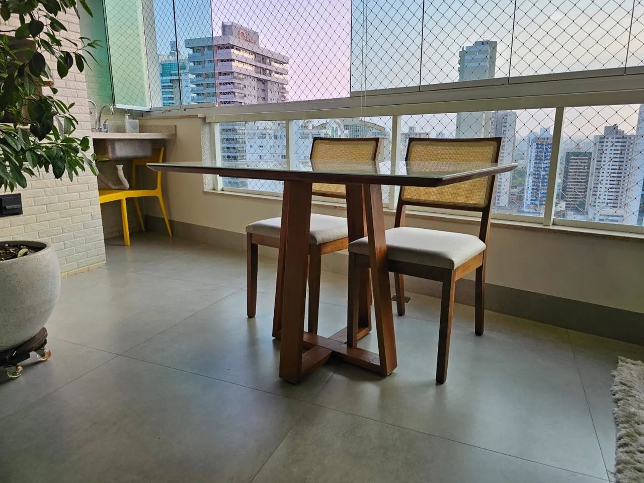 Mesa de jantar nova de madeira  - Foto 2