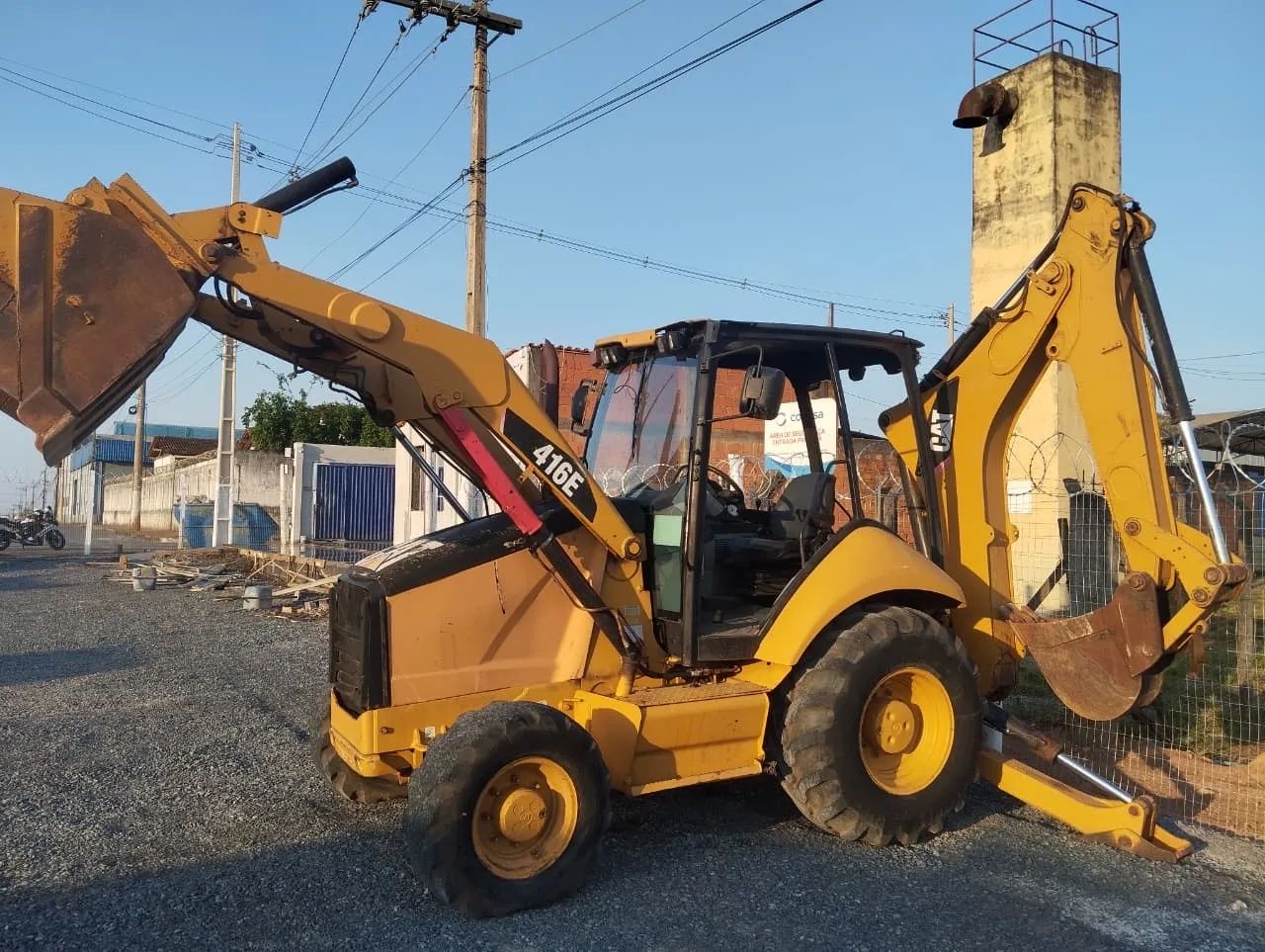 Retro escavadeira caterpillar 2012 4x4