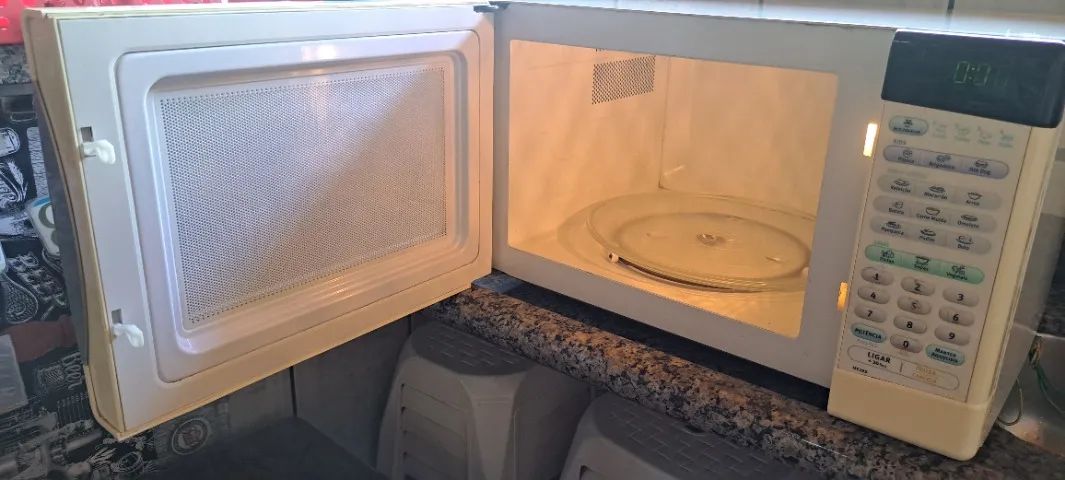 Micro-ondas usado em ótimo estado Electrolux 28 litros 127 voltz - Foto 2