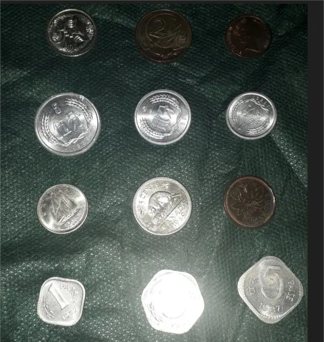 moedas antigas  Lote c/12( Austrália-China- Canadá e Índia) - Foto 2