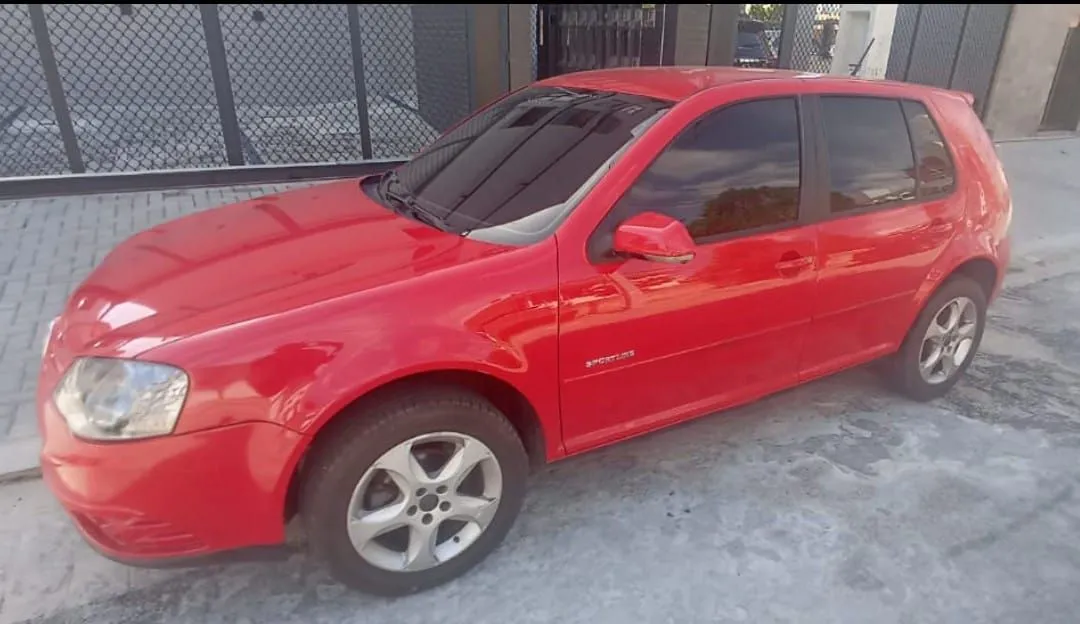 GOLF 1.6 SPOTLINE 2009 com 97 mil km